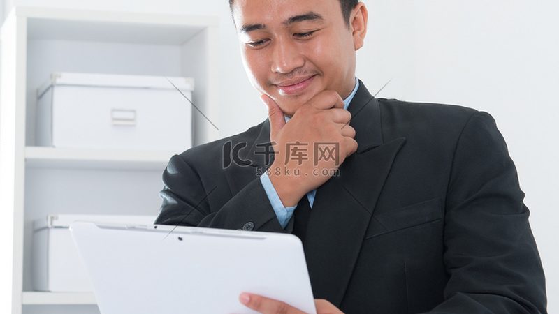 小标题：拼多多平台现状与趋势